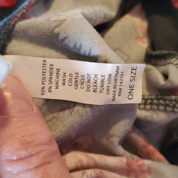 Leggings - Red Flowers - Picture 3 of 3